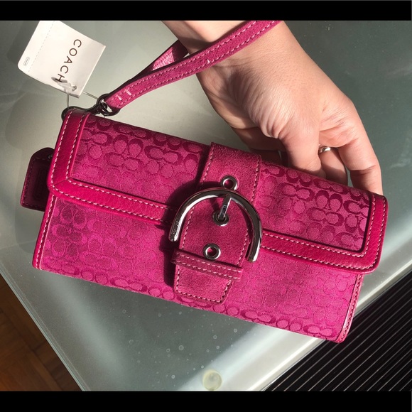 NWT Coach Raspberry Wallet Wristlet - Picture 2 of 4